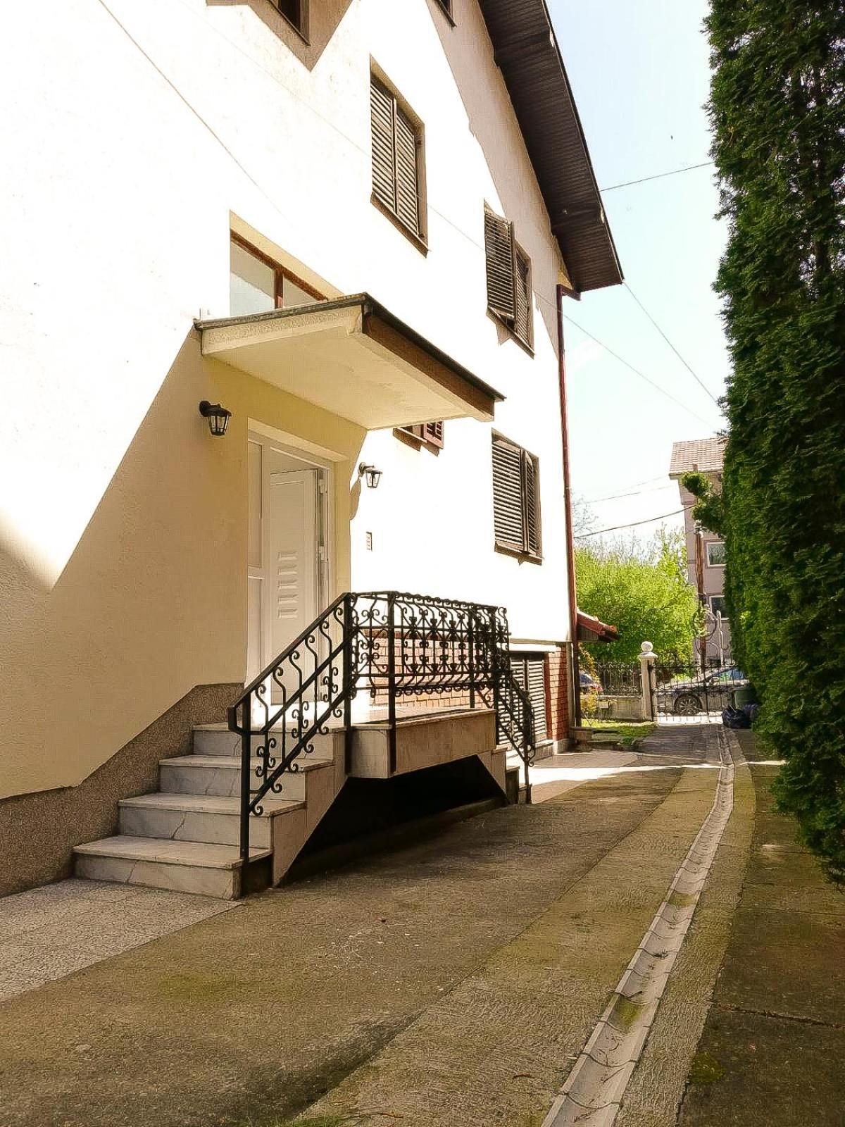 Nikola Apartment *