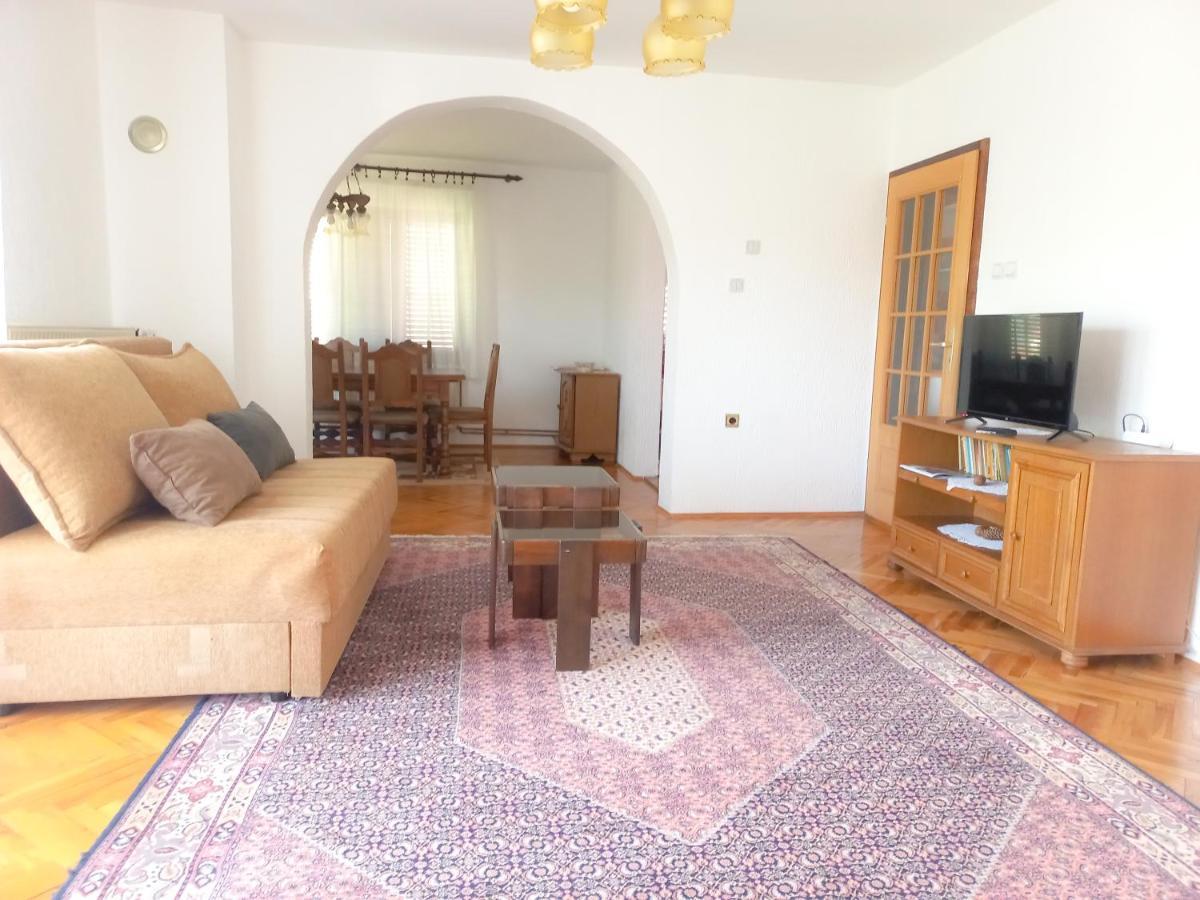 Nikola Apartment