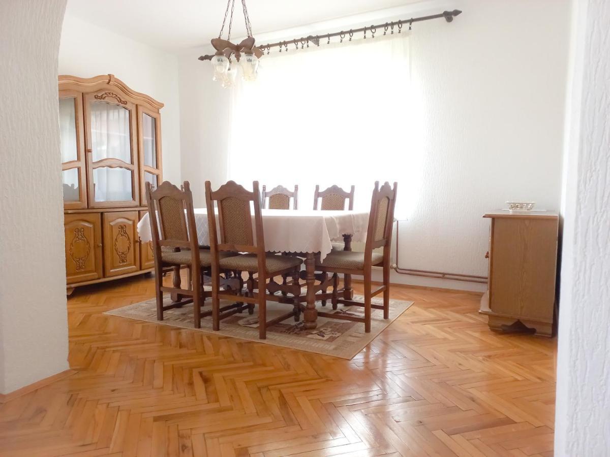 Nikola Apartment
