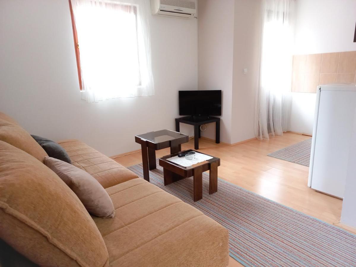 Apartment Nikola *