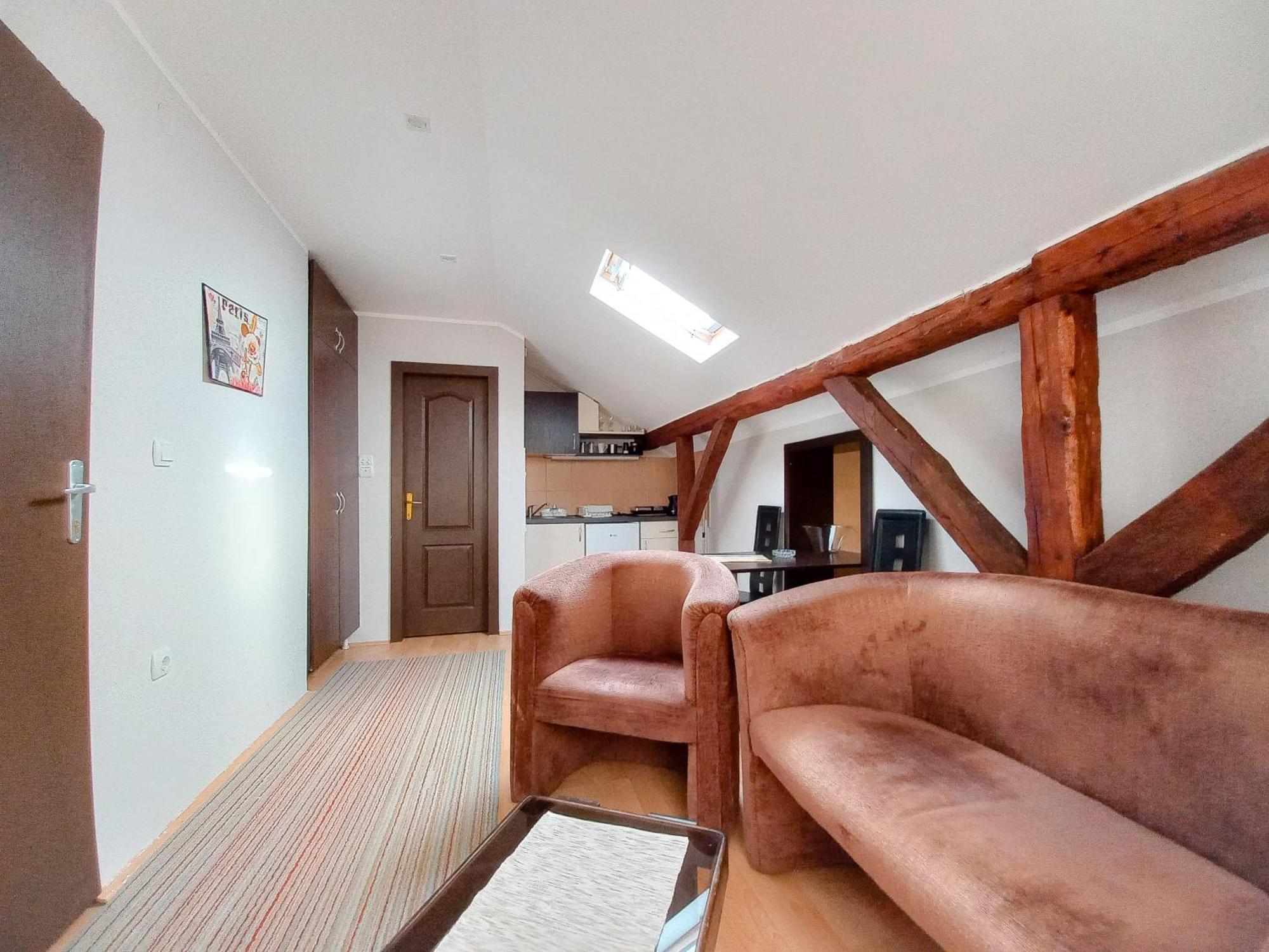 Nikola Apartment